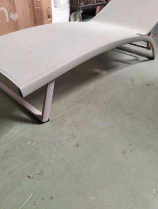 Sklum Tumbona reclinable en aluminio con cojín