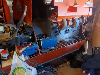 Taller de reparación de zapatos con llaves