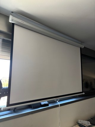 Mini Proyector + Pantalla Proyección 140x105cm