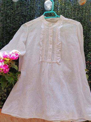 Blusa romántica bordada