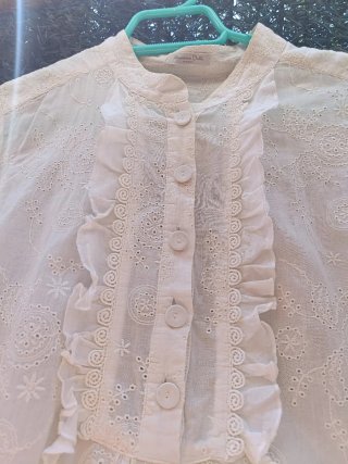Blusa romántica bordada