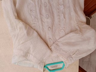 Blusa romántica bordada