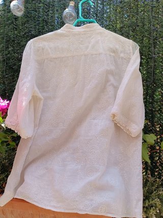 Blusa romántica bordada