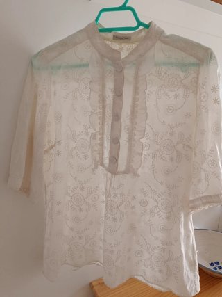 Blusa romántica bordada