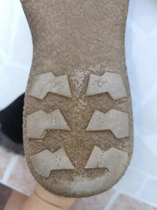 Botines de ante con pelo y botón