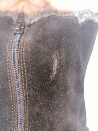 Botines de ante con pelo y botón