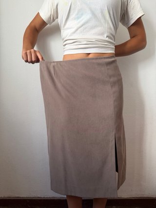 Saia midi cinzenta com fenda