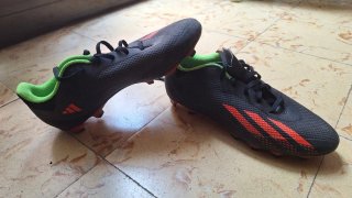 Botines Adidas Speedportal.4, Negro y Naranja.