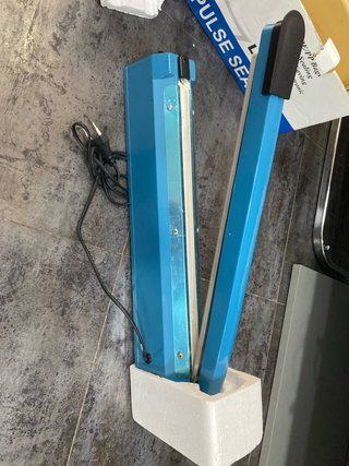 Selladora de impulso azul