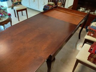 Mesa extensible de salón de madera
