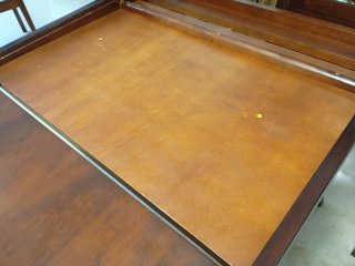 Mesa extensible de salón de madera