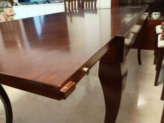 Mesa extensible de salón de madera