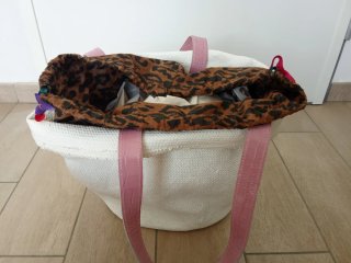 Borsa bianca con manici rosa