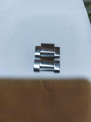 Eslabones de reloj plateados