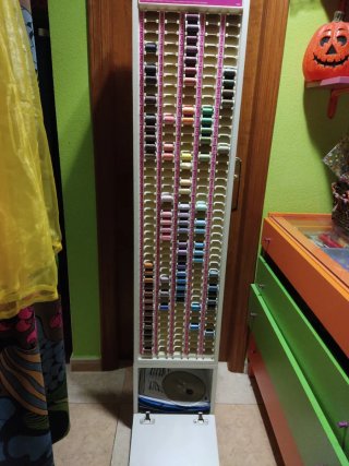 Mueble expositor de hilos (vacío) No hago envíos.