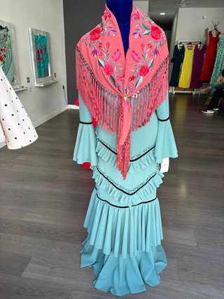 Traje de flamenca verde empolvado