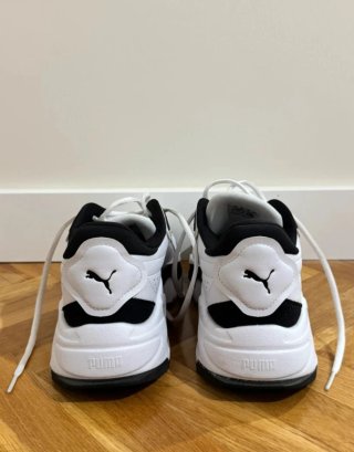 Zapatillas Puma Blancas y Negras