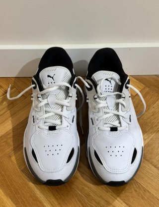 Zapatillas Puma Blancas y Negras