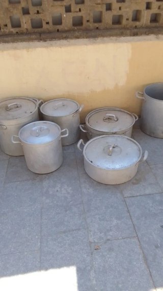 Cacerolas de cocina metálicas