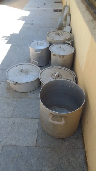 Cacerolas de cocina metálicas