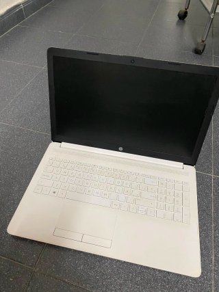 Portatile HP bianco con caricatore. Regalo valigetta HP