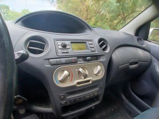 Toyota Yaris 1.3 Gasolina 86cv 1 solo Propietario!