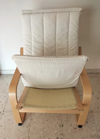 Sillón relax beige claro.