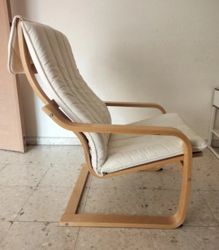 Sillón relax beige claro.