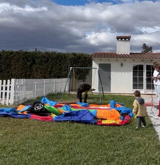 Castillo hinchable con soplador