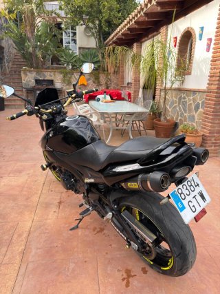 Suzuki GSR600 Negra
