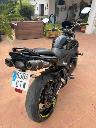 Suzuki GSR600 Negra