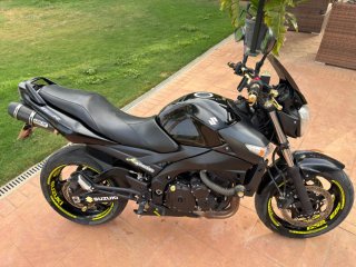 Suzuki GSR600 Negra