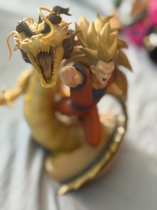 Figura Goku SSJ3 con Shenron