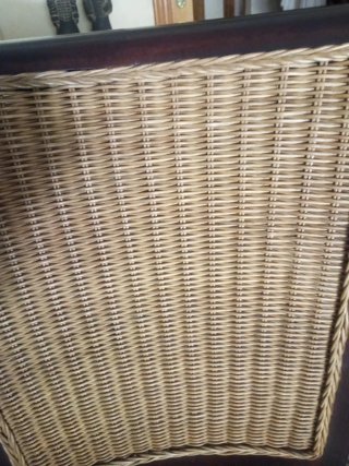 Conjunto de 6 sillas de madera respaldo de ratán.