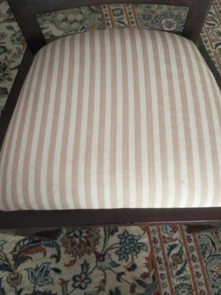 Conjunto de 6 sillas de madera respaldo de ratán.
