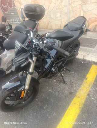 Moto Voge 125R Negra Casi Nueva
