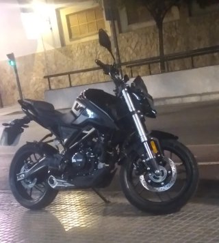 Moto Voge 125R Negra Casi Nueva