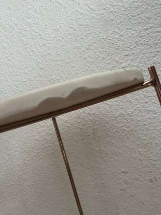 Tavolino ausiliario in marmo e metallo dorato