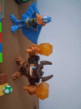 Pag de 8 figuras de colección