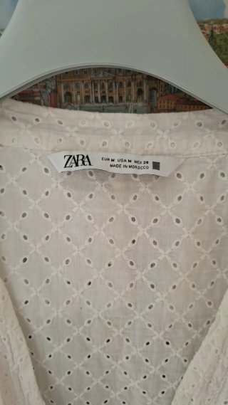 Blusa Zara blanca volantes bordada