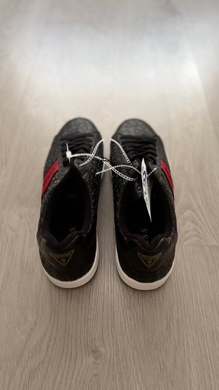 Zapatillas Guess Negras y Rojas Nuevas