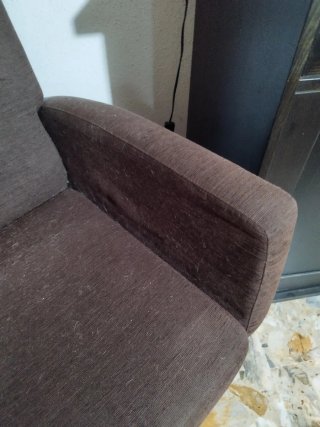 Butaca marrón.