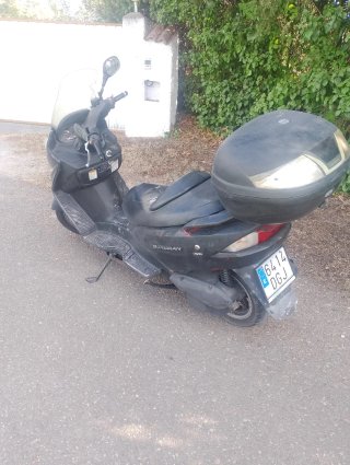 Suzuki Burgman 150 Negra