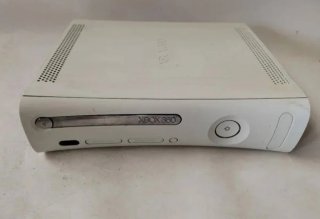 Xbox 360 + 2 mandos (1 batería)+ microfonos+ juego