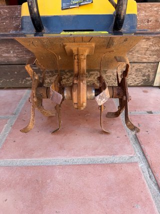 Maquina de arar tierra electrica