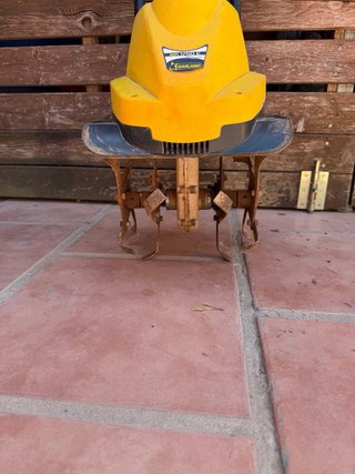 Maquina de arar tierra electrica