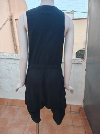 Mono Verano Negro es talla S pero amplio