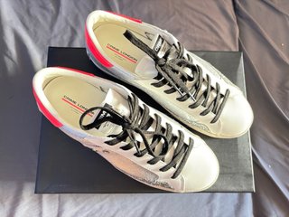 Bambas CRIME LONDON plateadas y blancas