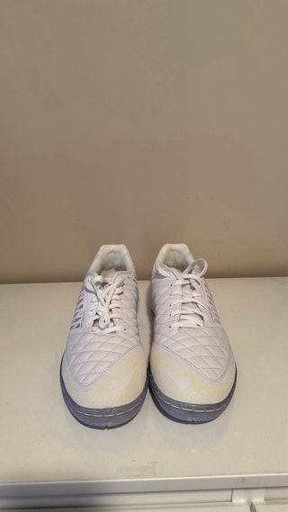 Zapatillas Futsal Nike Blancas y Plateadas