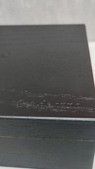 Caja de madera negra con cierre . Nueva